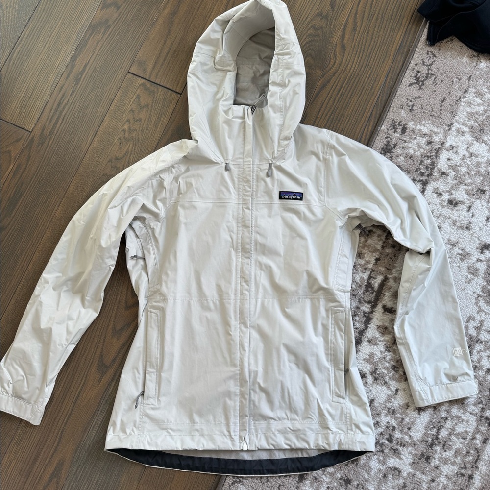 Patagonia White Hooded Jacket